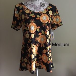 Medium LuLaRoe Classic T